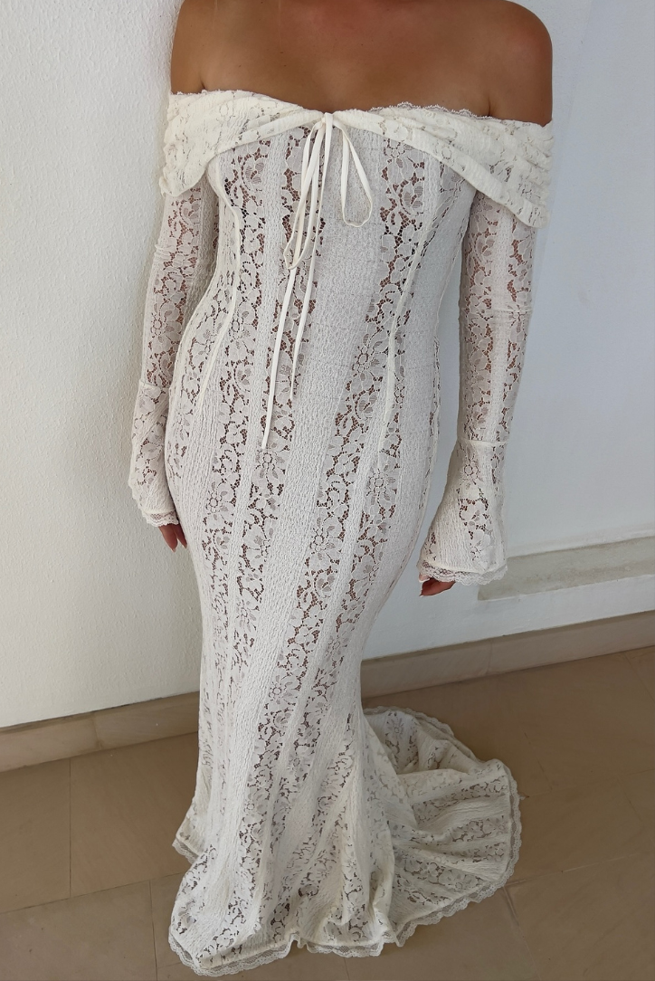 Viraya – Off-the-shoulder crochet lace maxi dress