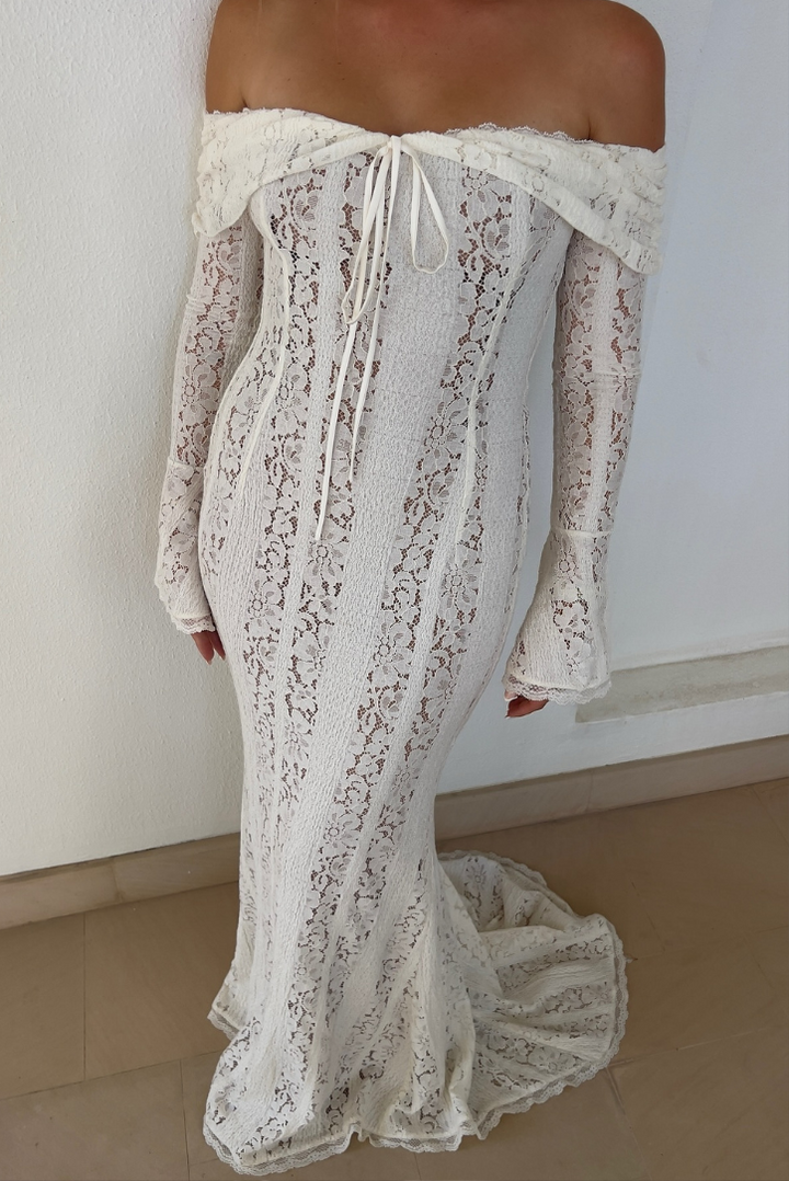 Viraya – Off-the-shoulder crochet lace maxi dress