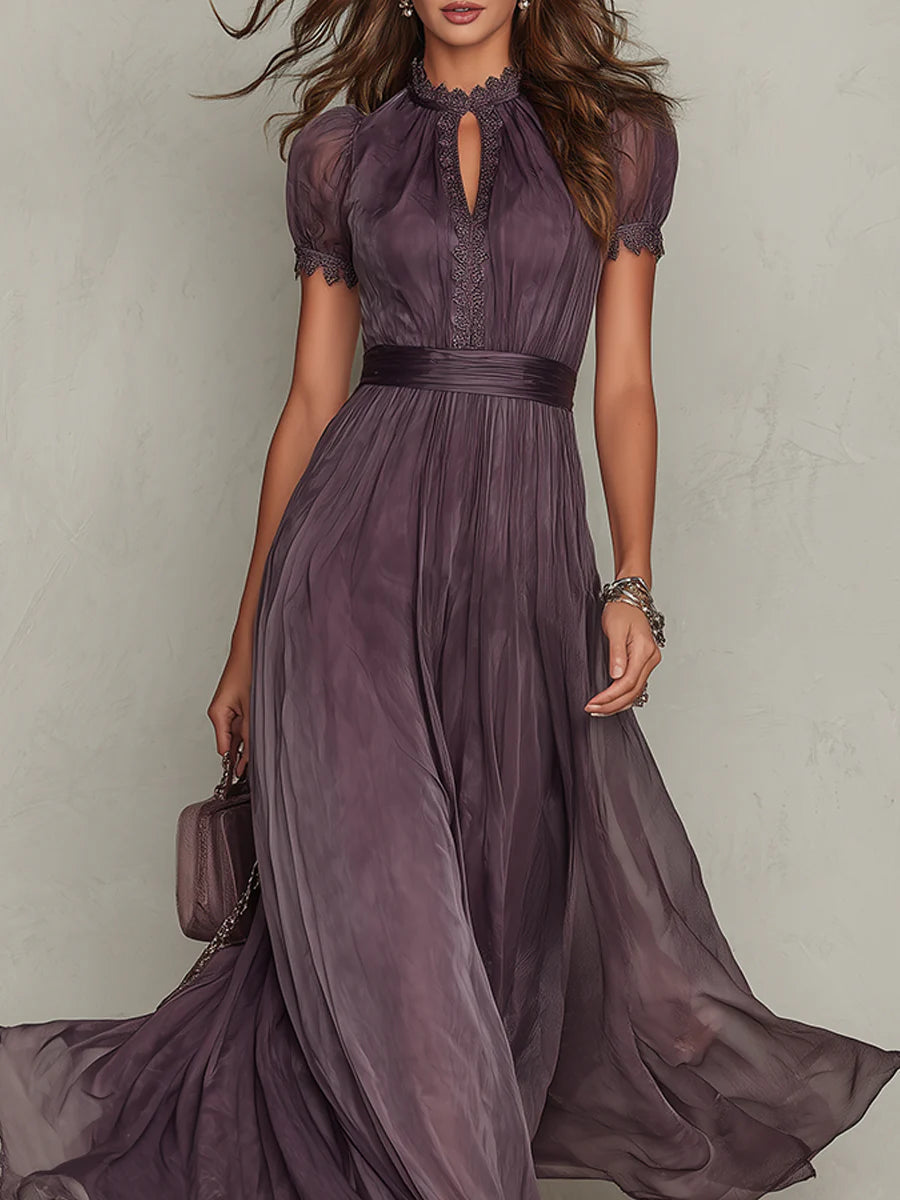 Flavia | Vestido largo morado con escote en V y ribete de encaje