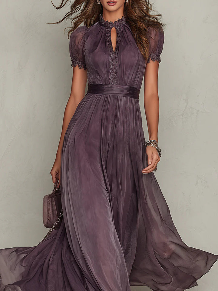 Flavia | Vestido largo morado con escote en V y ribete de encaje