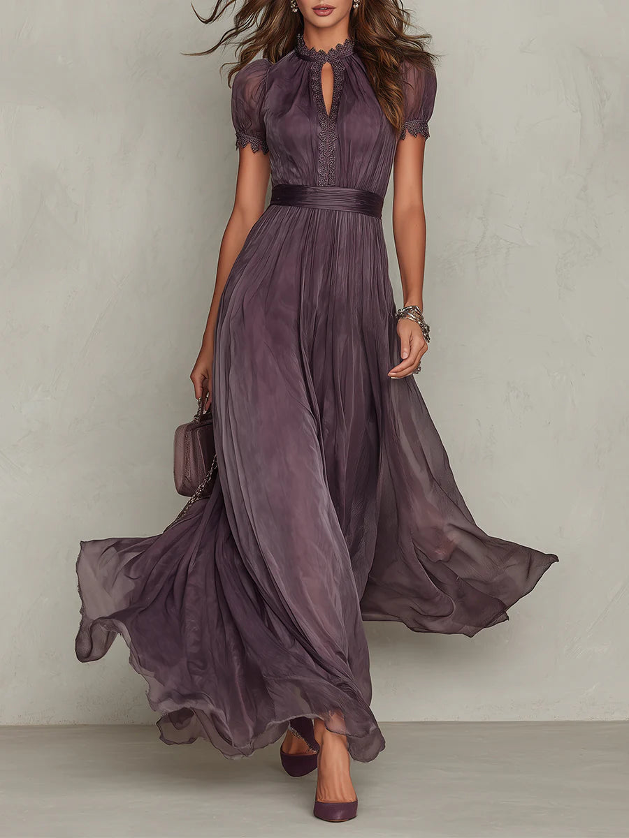Flavia | Vestido largo morado con escote en V y ribete de encaje