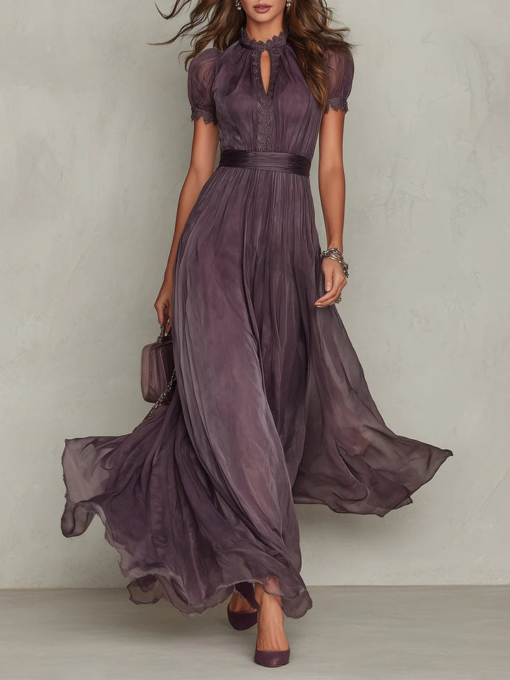 Flavia | Vestido largo morado con escote en V y ribete de encaje