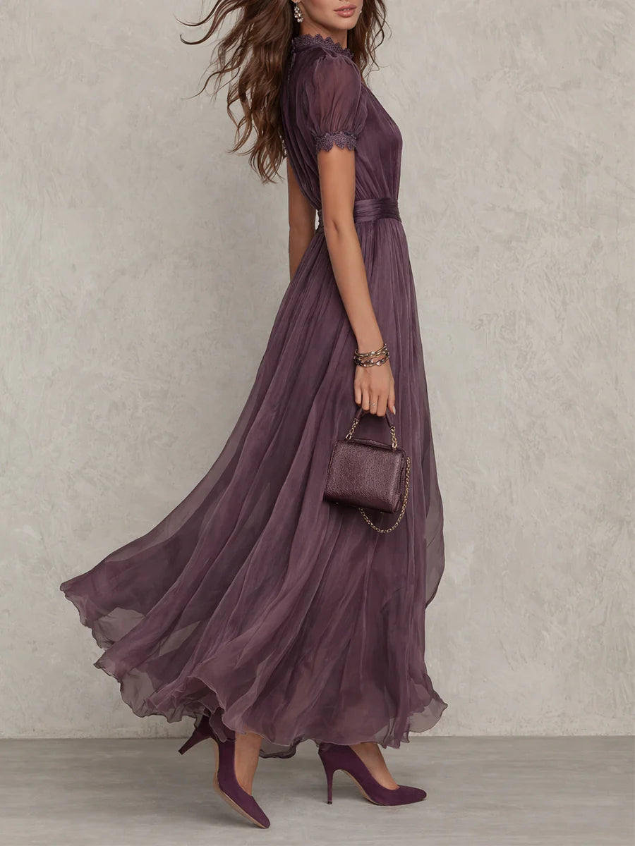 Flavia | Vestido largo morado con escote en V y ribete de encaje
