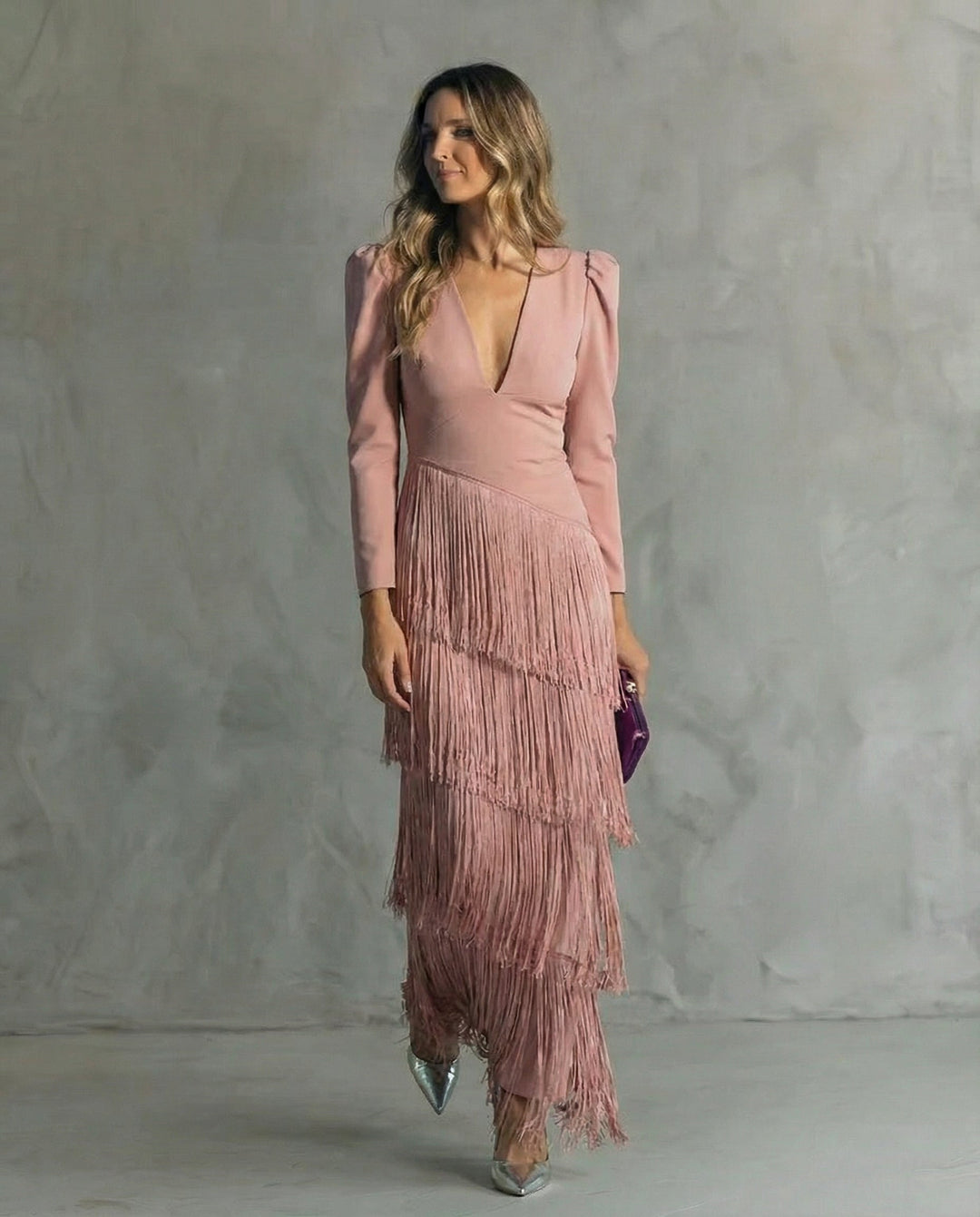 Clara  | Elegante vestido midi con mangas de flecos