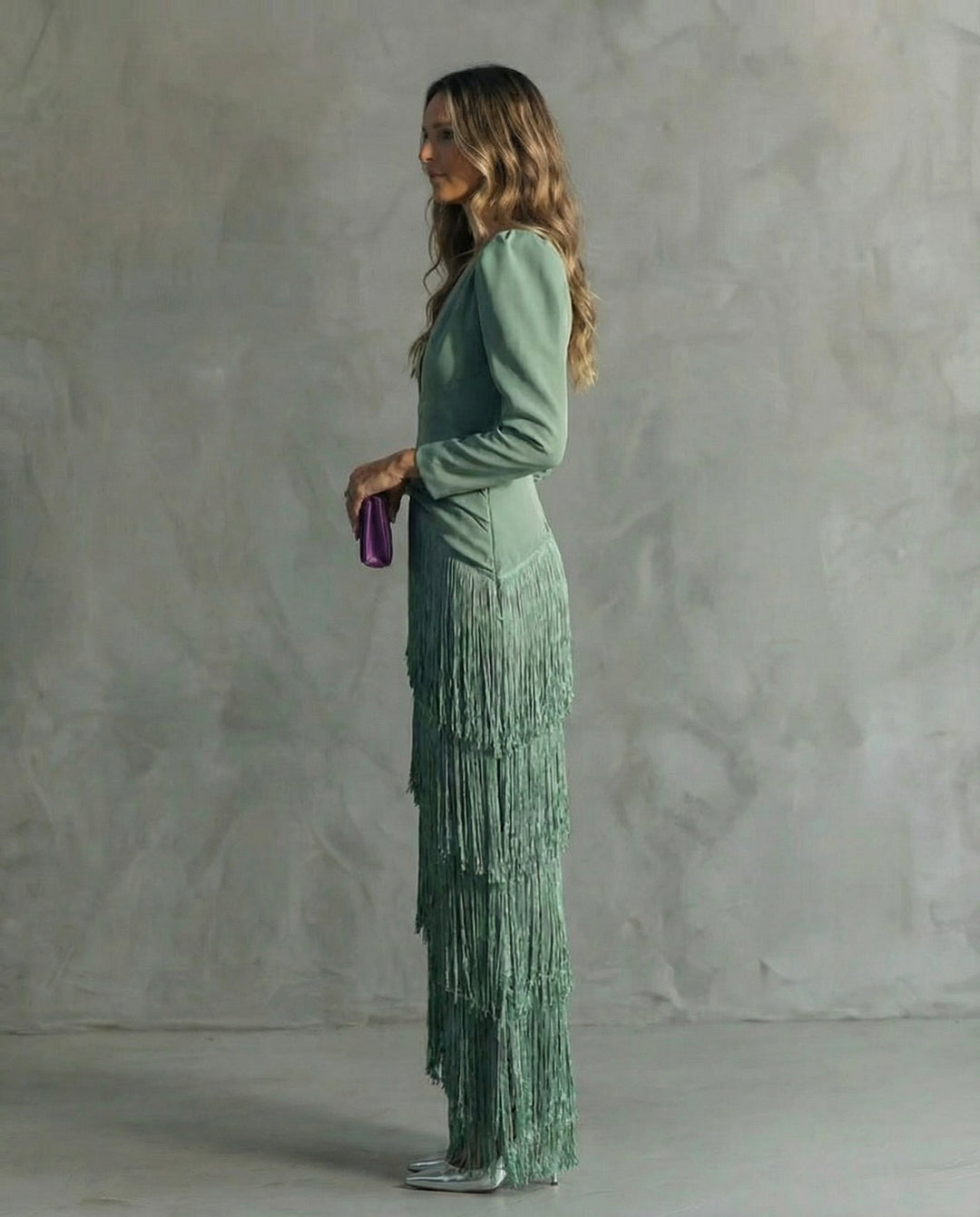 Clara  | Elegante vestido midi con mangas de flecos