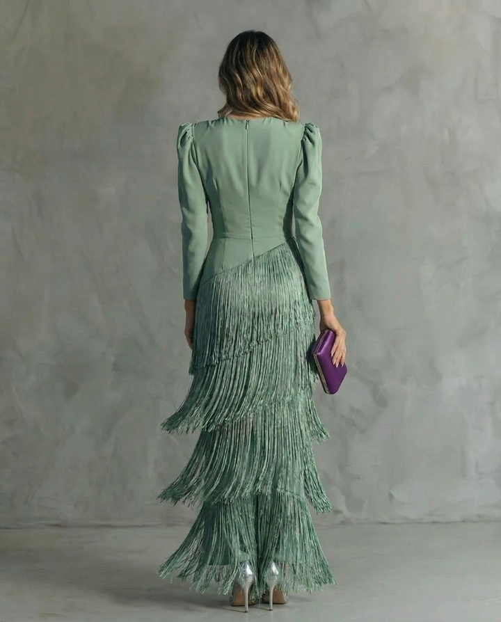 Clara  | Elegante vestido midi con mangas de flecos